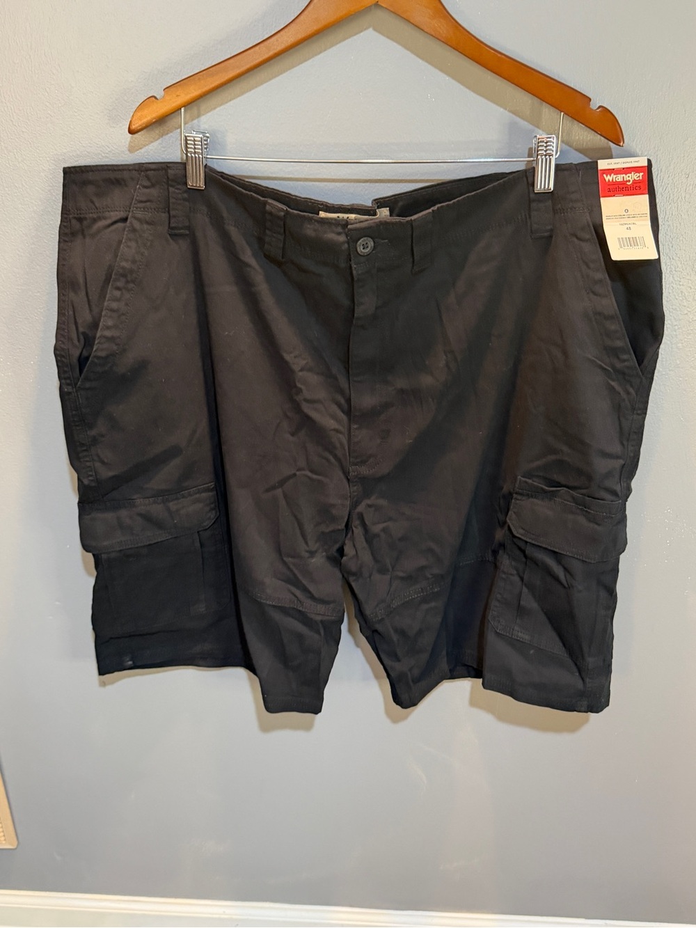 Wrangler Men's Black Cargo Shorts with Multiple Pockets Sz 48
